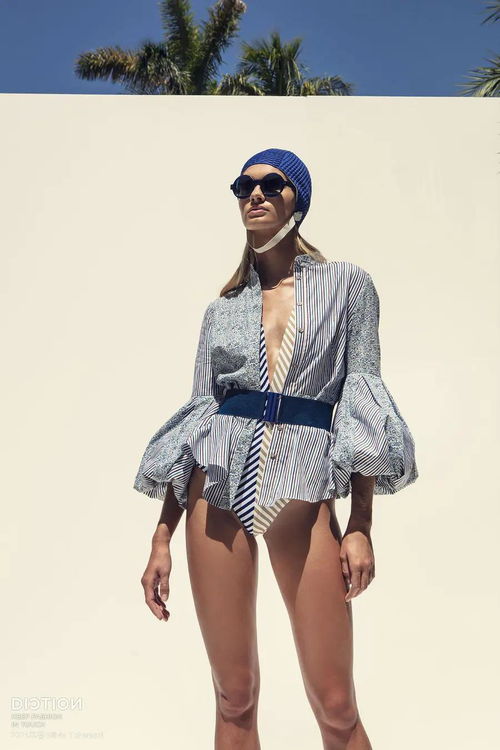 百變條紋巧思搭，皮革點(diǎn)睛品自高——衣櫥里的經(jīng)典碰撞藝術(shù)