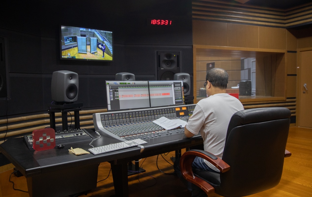 你聆聽(tīng)宇宙時(shí),宇宙也在聆聽(tīng)你